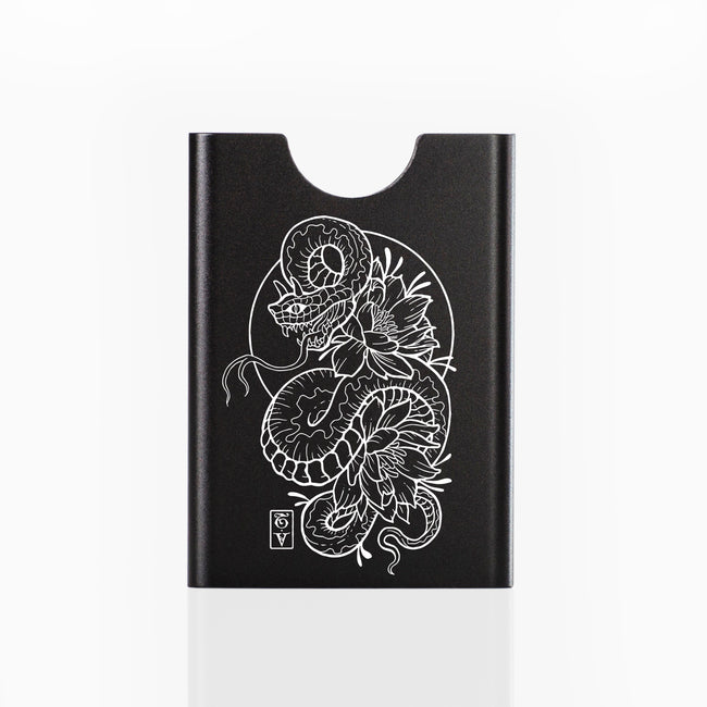 Thin King credit card case - Black Snake by Tuomas Valtanen