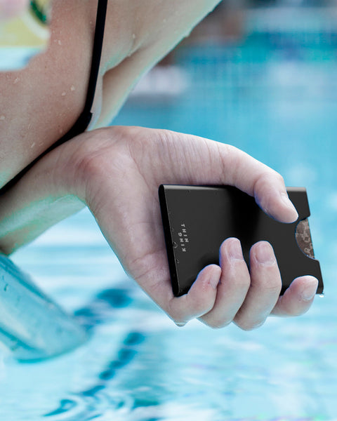 Ögon Design Quilted Button Smart Credit Card Case Aluminium